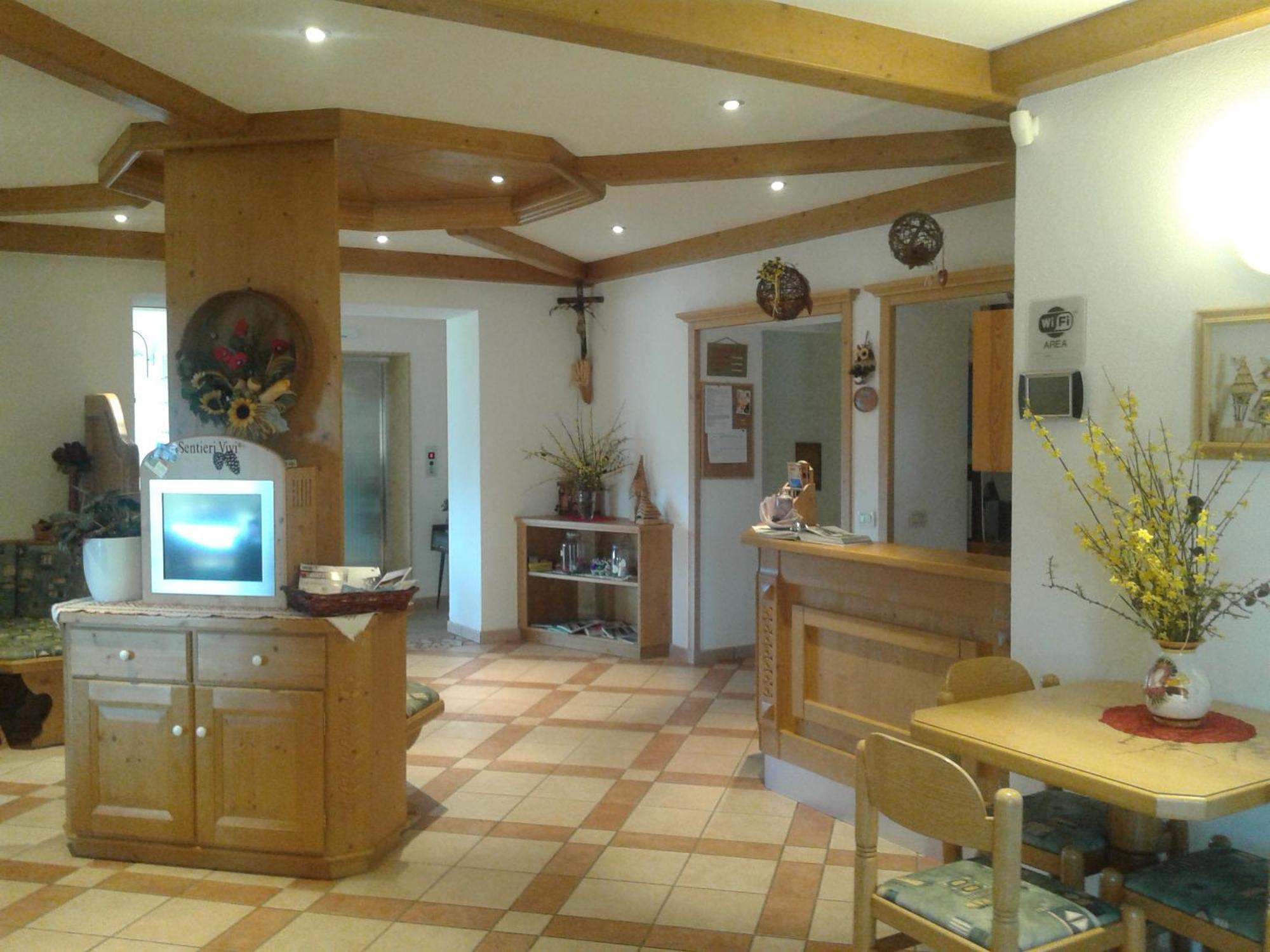 Albergo Pensione Serenetta 瓦雷那 外观 照片