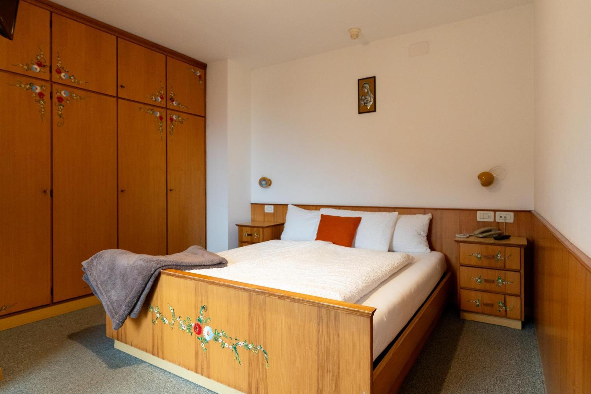 Albergo Pensione Serenetta 瓦雷那 外观 照片