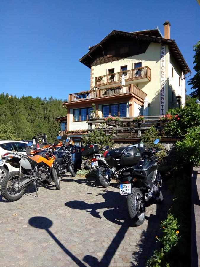 Albergo Pensione Serenetta 瓦雷那 外观 照片